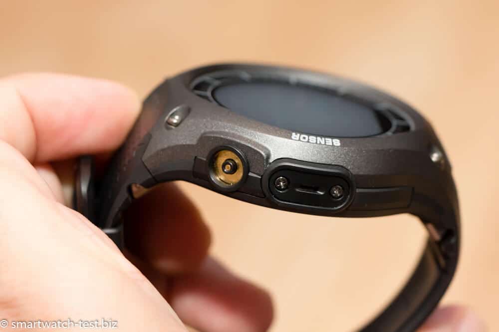 Luftdruck Sensor & Ladebuchse an der Casio WSD-F10 Smartwatch
