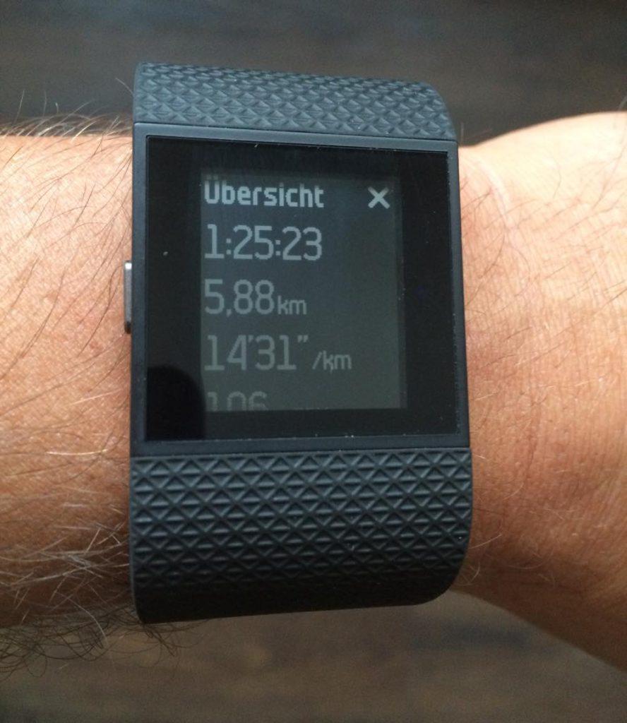 Fitbit Surge am Handgelenk Fitbit Surge am Handgelenk