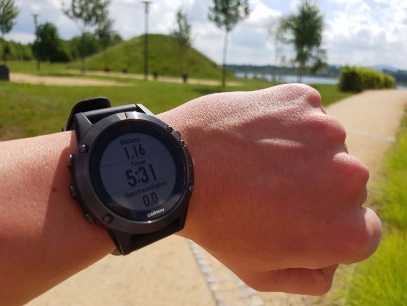 Garmin fenix 5 am Handgelenk Fitness Uhr Garmin fenix 5 am Handgelenk Fitness Uhr