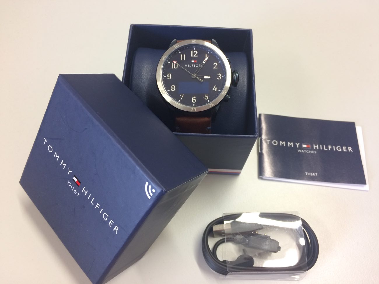 Tommy Hilfiger TH24/7 Lieferumfang und Verpackung Tommy Hilfiger TH24/7 Lieferumfang und Verpackung